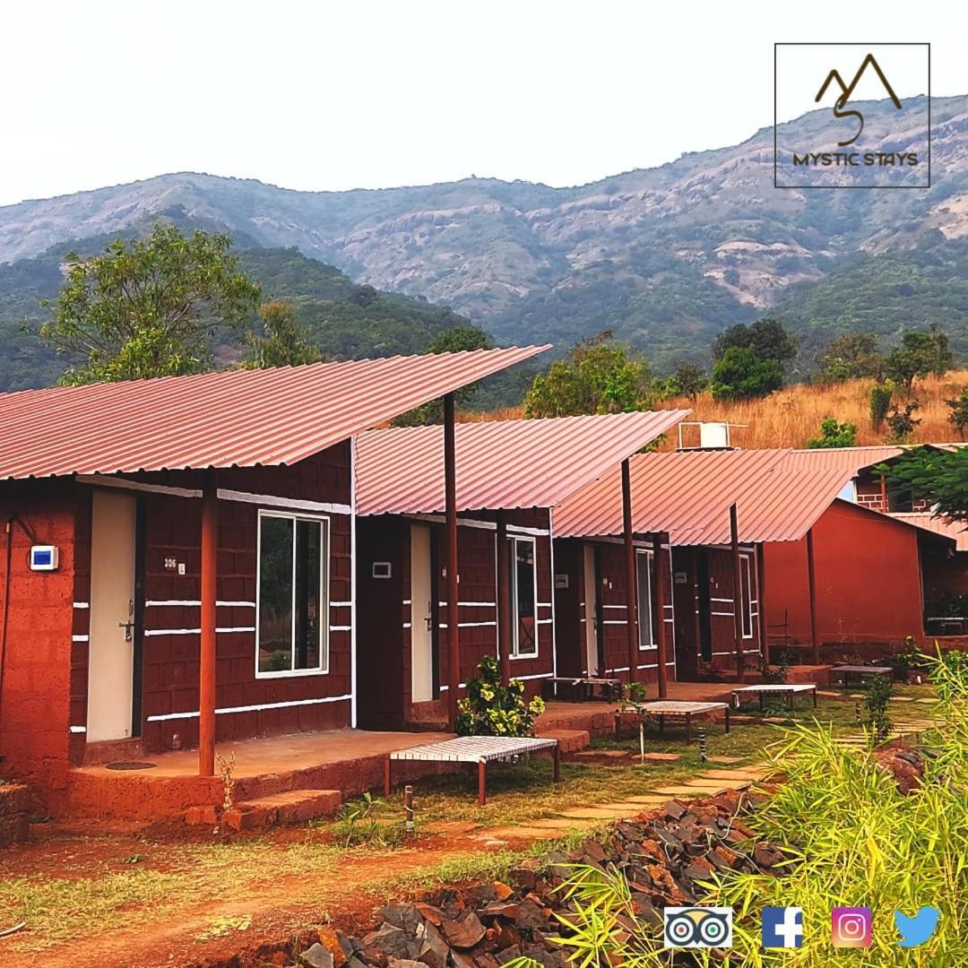 Mysticstays Resort Wai Exteriör bild
