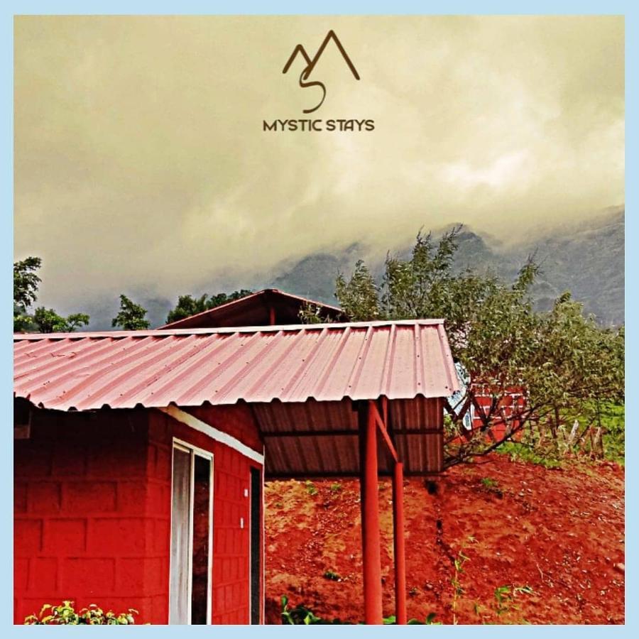 Mysticstays Resort Wai Exteriör bild