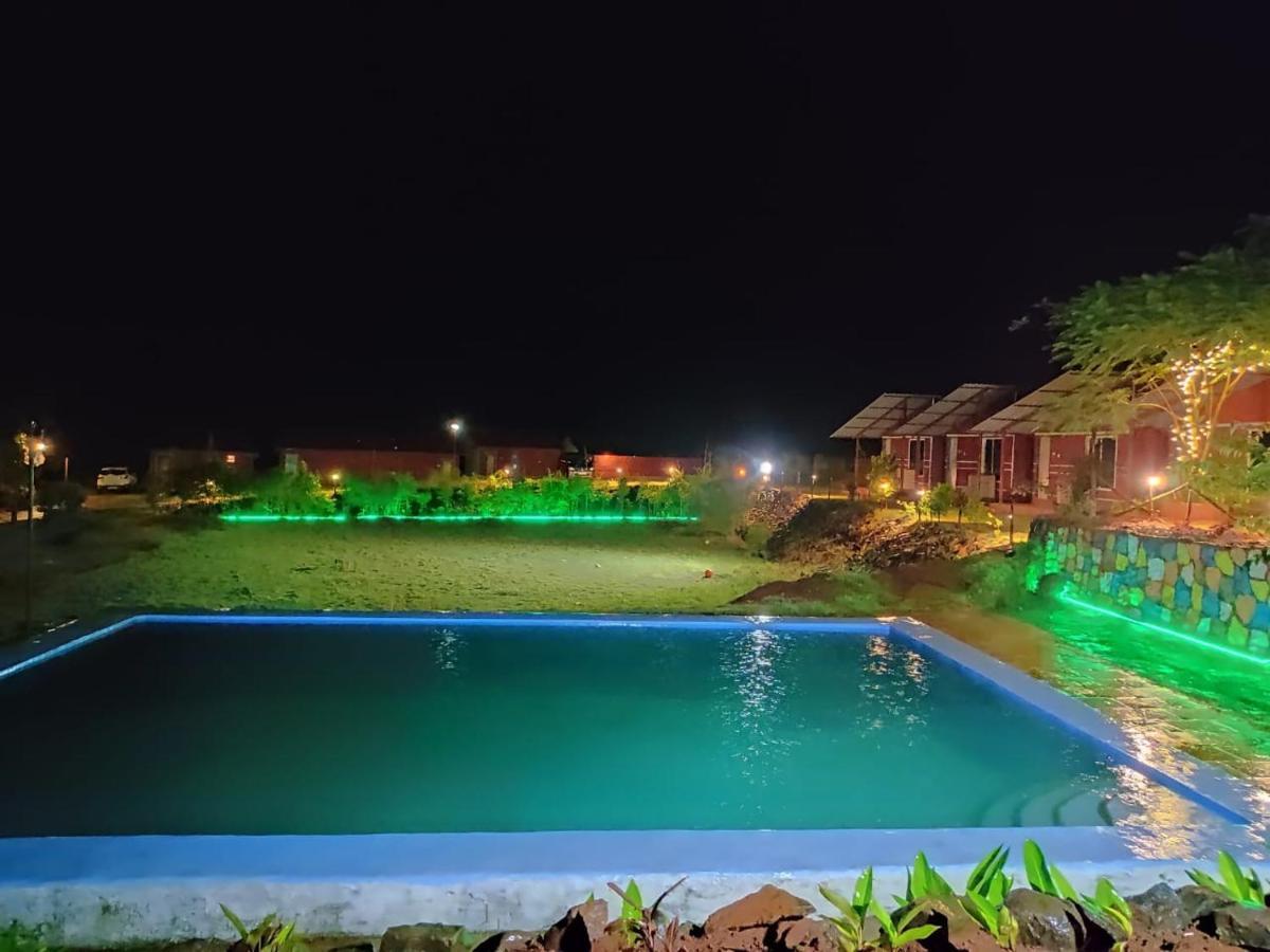 Mysticstays Resort Wai Exteriör bild