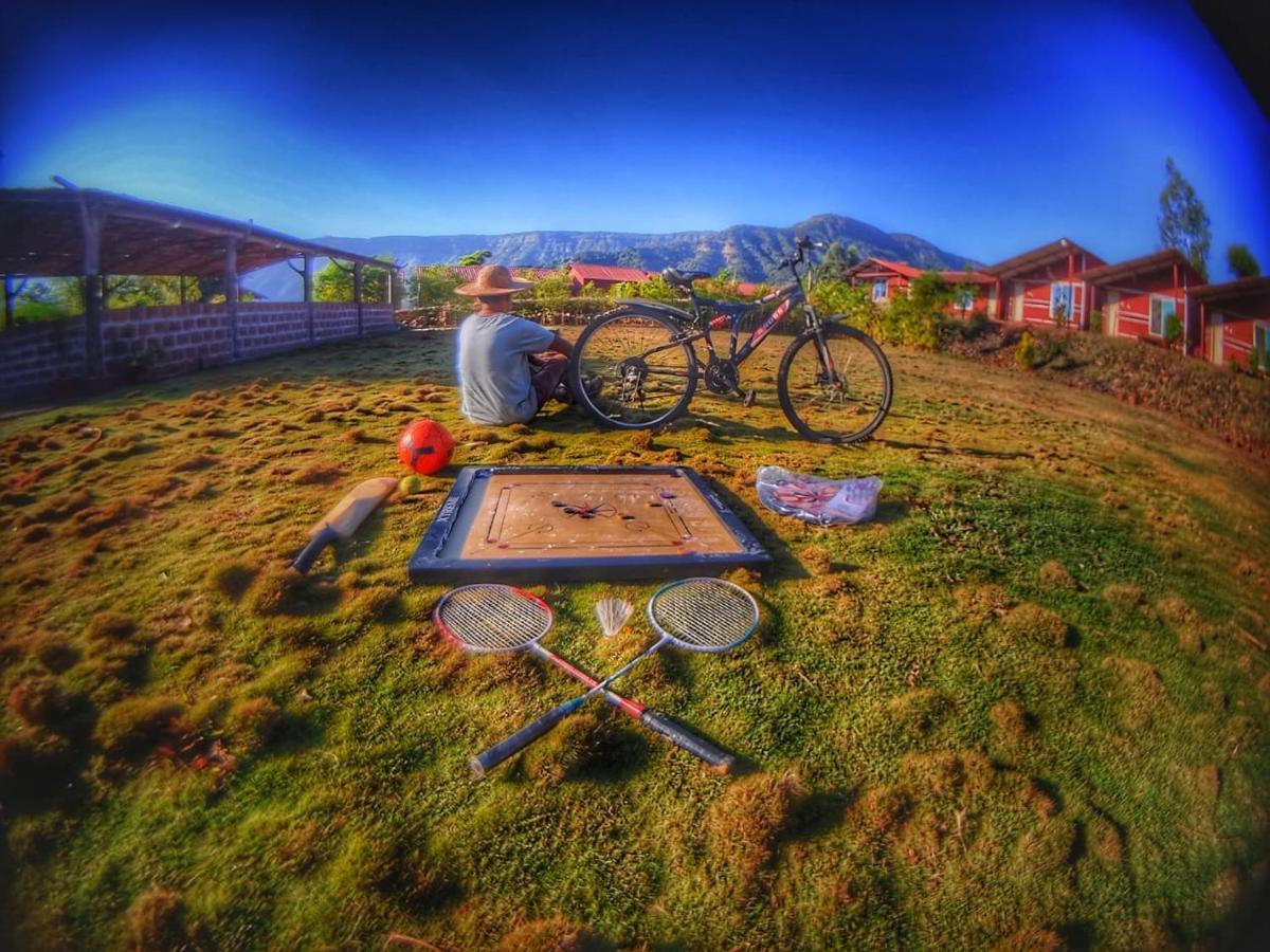 Mysticstays Resort Wai Exteriör bild