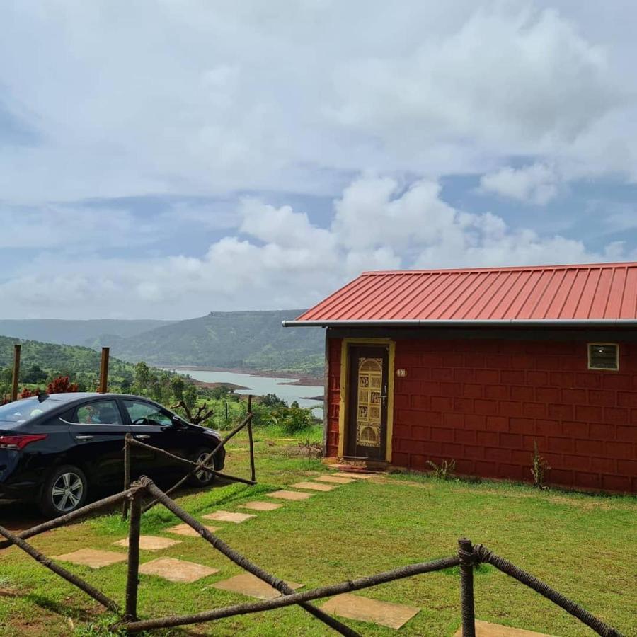 Mysticstays Resort Wai Exteriör bild
