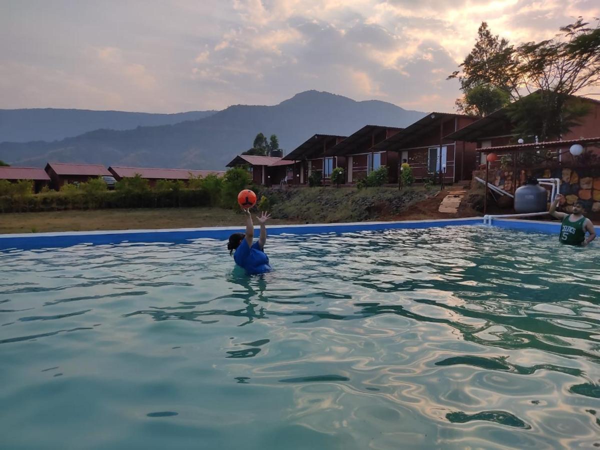 Mysticstays Resort Wai Exteriör bild