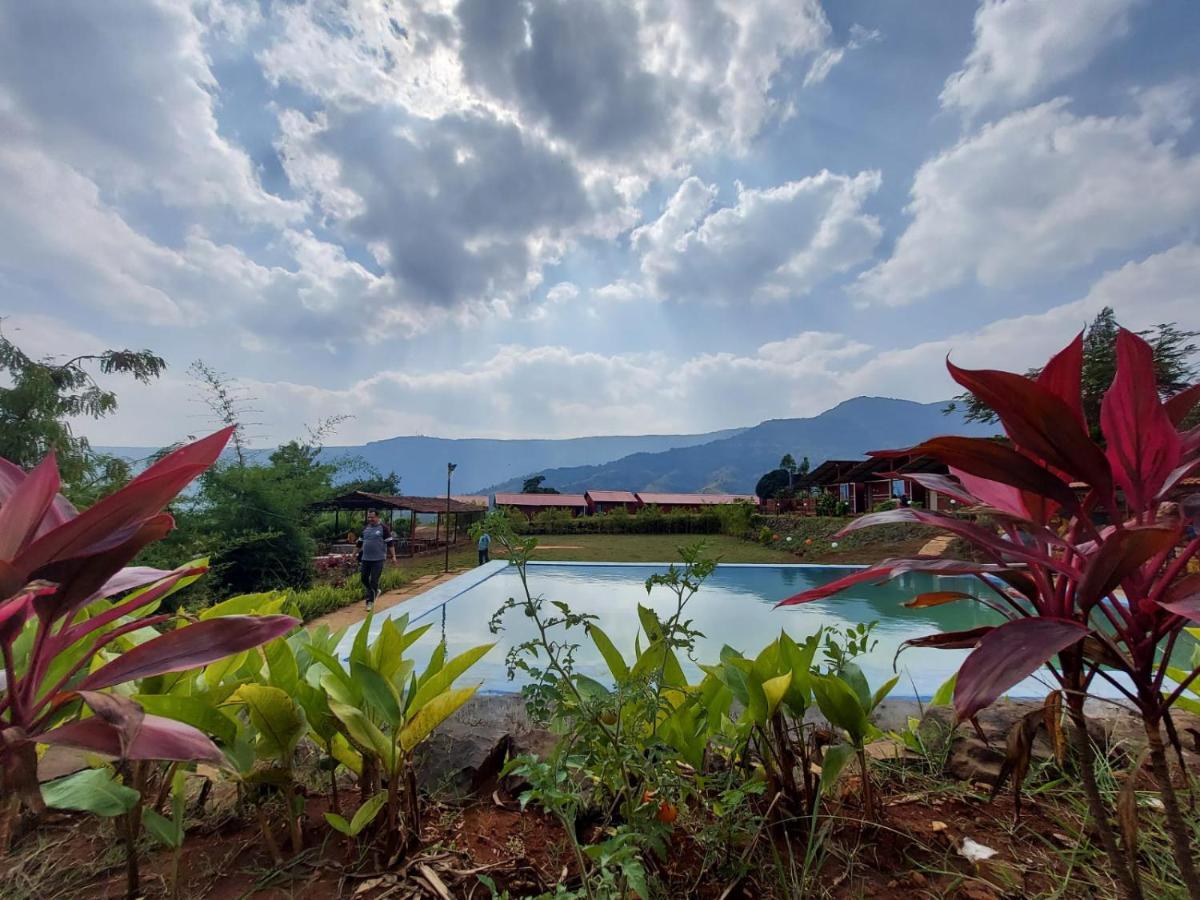 Mysticstays Resort Wai Exteriör bild