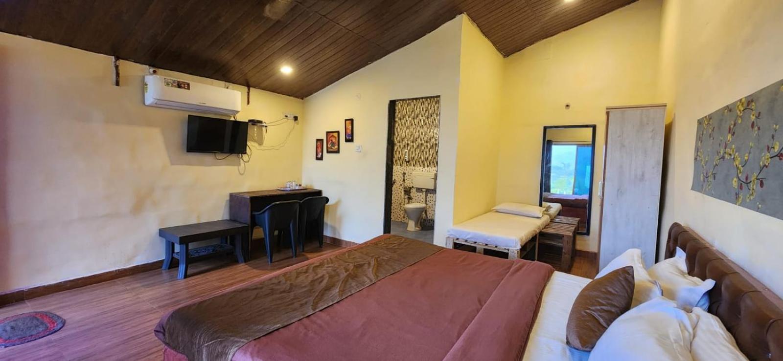 Mysticstays Resort Wai Exteriör bild