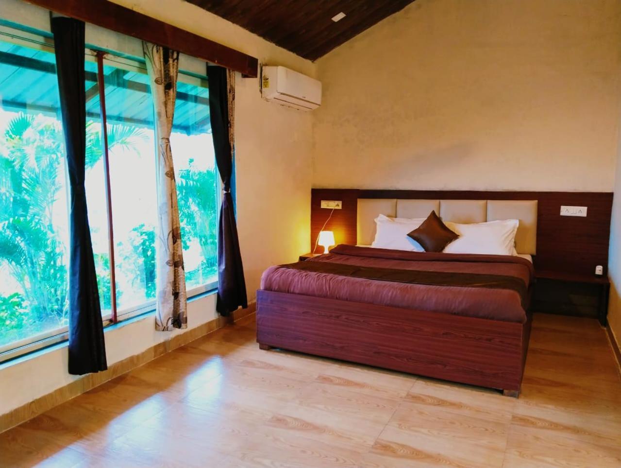 Mysticstays Resort Wai Exteriör bild