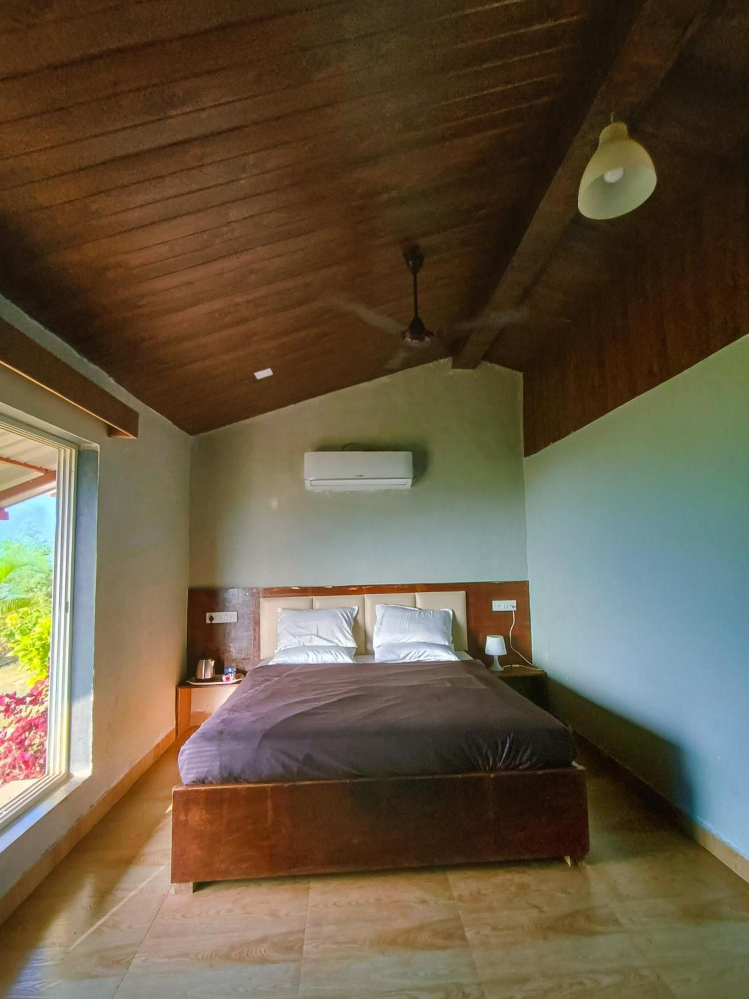 Mysticstays Resort Wai Exteriör bild