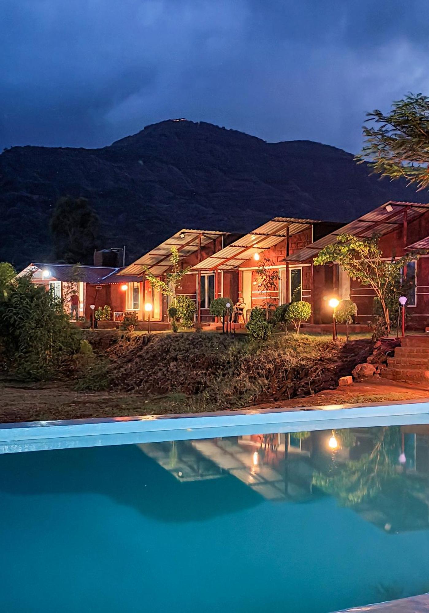Mysticstays Resort Wai Exteriör bild