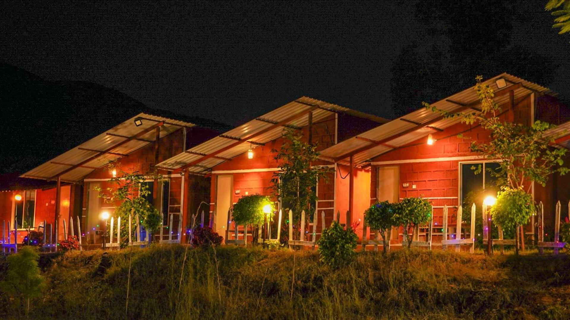 Mysticstays Resort Wai Exteriör bild