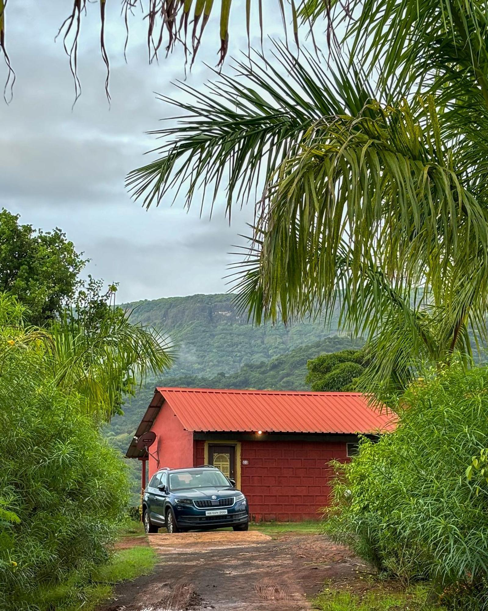 Mysticstays Resort Wai Exteriör bild